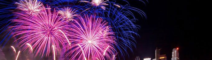 为什么烟花是五颜六色的？