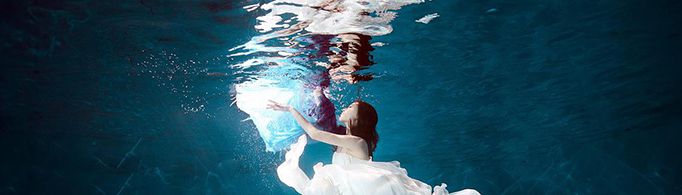 为什么近视的人在水下能看清东西？