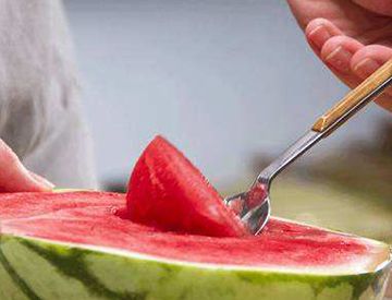 西瓜最中间的那一块最好吃，是真的吗？