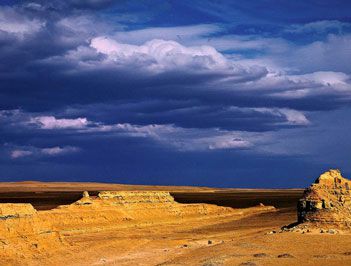 世界上海拔最高的盆地是什么？