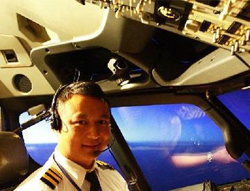 民航飞机会给机长配备降落伞吗？