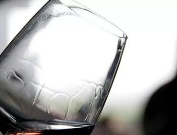 挂杯可以判断红酒的好坏吗？