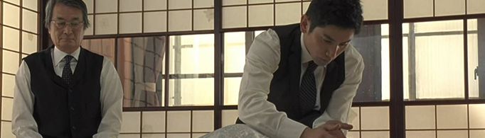 为什么有的地方入殓时要捆住死者的双手？