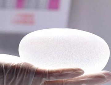 隆胸后乘飞机硅胶假体会爆炸吗？