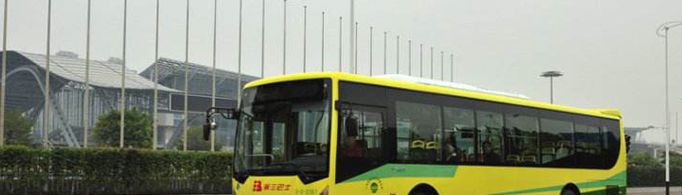 为什么有的公共汽车会加注尿素？