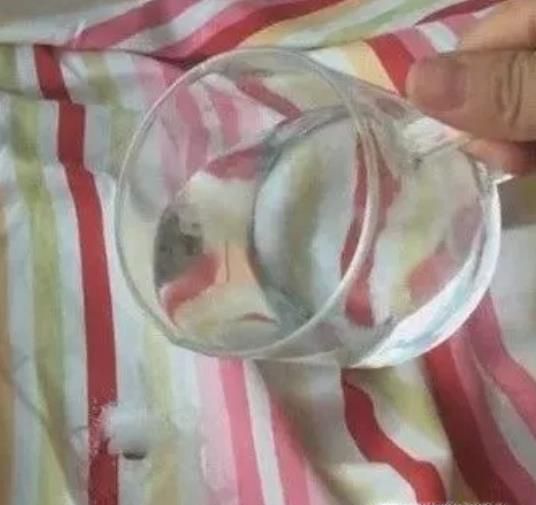 如何去除衣服或者床单上的血渍?