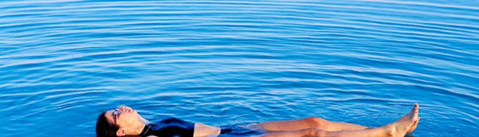 人为什么不会在死海沉下去？