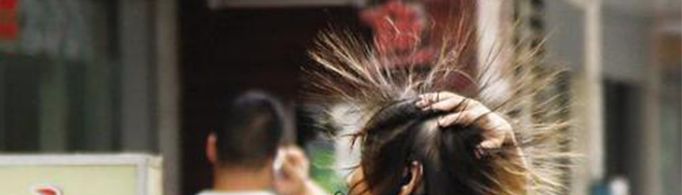 在户外头发竖立起来是遭雷击的先兆吗?