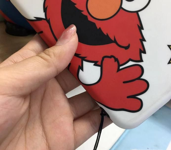 手机壳怎么穿挂绳