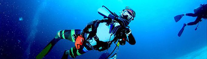 人类能潜入海底的最深处是多少米?