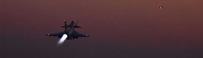 飞机上为什么要装红绿灯？