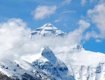 珠穆朗玛峰还在长高吗？