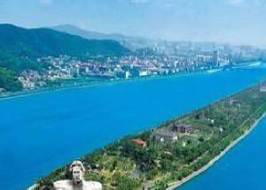 横贯江面的贯是什么意思？