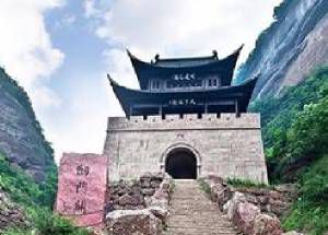 一夫当关万夫莫开的“当”是什么意思?