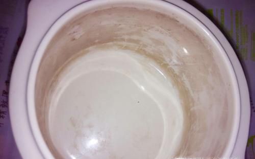 陶瓷碗里面的污渍怎么清洗呢?