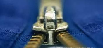 拉链卡住衣服怎么办?