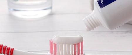 帆布白鞋发黄变白的方法