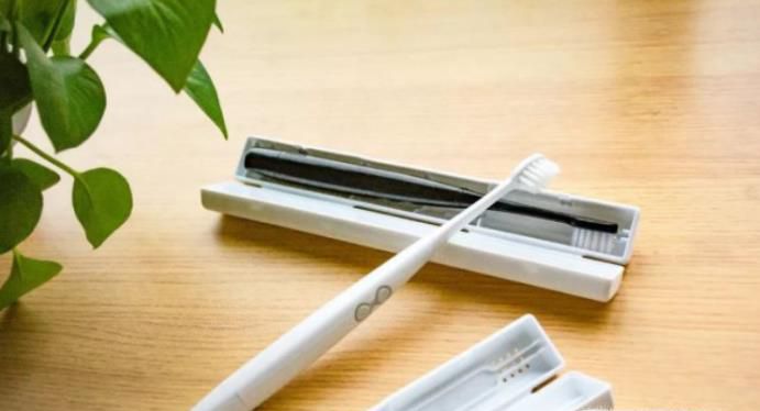 两分钟教你如何用电动牙刷刷牙