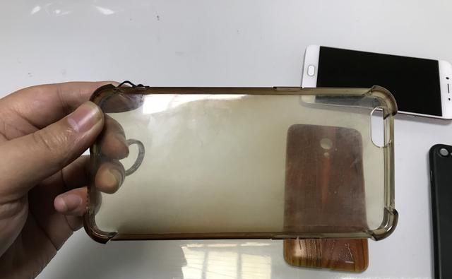 手机壳发黄怎么办