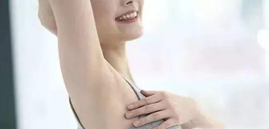 夏天腋下出汗多怎么办？让腋下不出汗的小妙招
