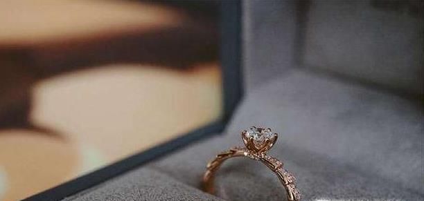 男女戒指的戴法是怎样的