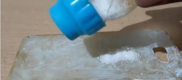 手机壳变黄怎么办