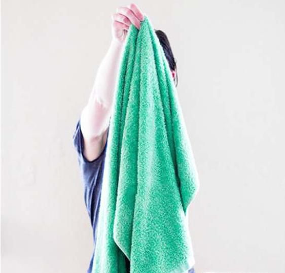 毛巾包头发的方法步骤