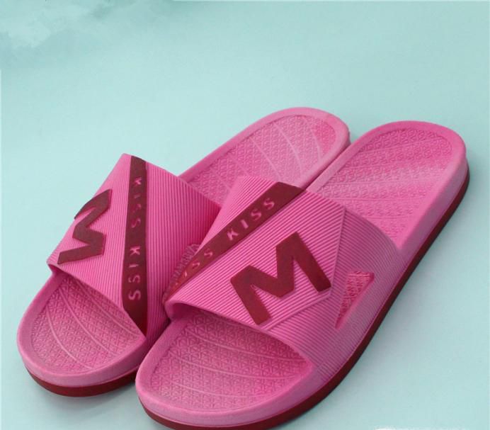 拖鞋穿久了又黑又脏难清洗?只需用点它快速干净