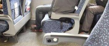 高铁座椅怎么往后调