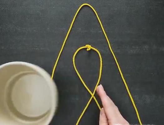 用绳子吊花坛的方法