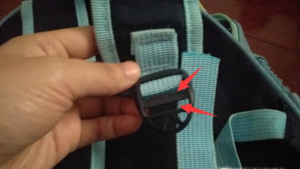 背包带扣怎么穿