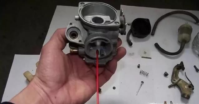 摩托车,加油门熄火,然后又点火,在熄火