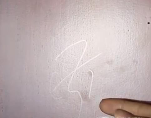 怎么去除桌面上油性笔印子,如何去掉记号笔痕迹