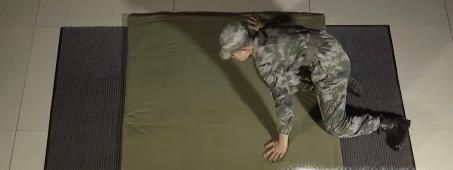 怎样把被子叠成豆腐块