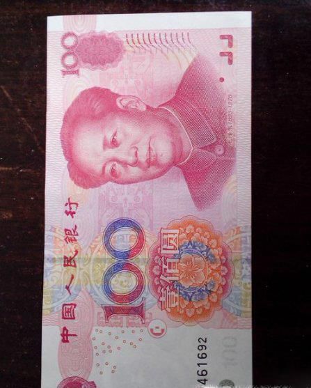 怎么样用钱折爱心？百元大钞折爱心视频教程