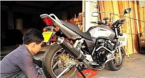 如何自己调整摩托车链条