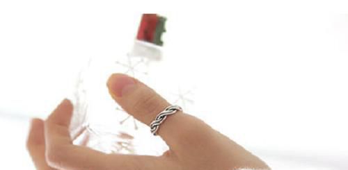 女士每个手指佩戴戒指的含义