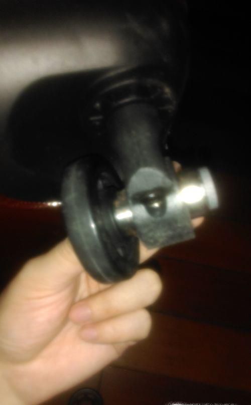 行李箱的万向轮子坏了怎么办？