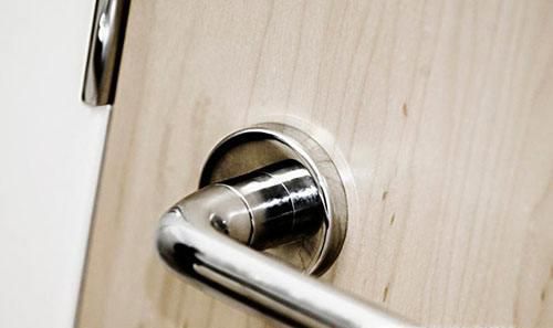 如何换防盗门门把手，快速换装门把手