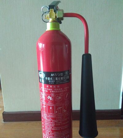 电器着火时，可以使用哪些类型的灭火器？