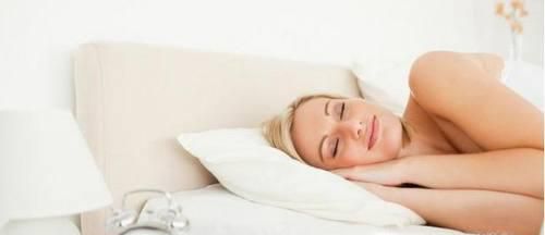 女人不穿内衣裸睡好吗?