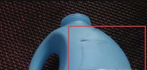 洗衣液瓶变花瓶，这样做