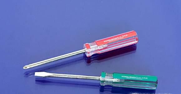 踏板摩托车的电瓶如何安装