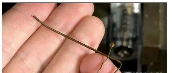 怎样用发卡开锁