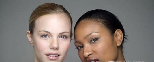 皮肤黑的人应该穿什么颜色