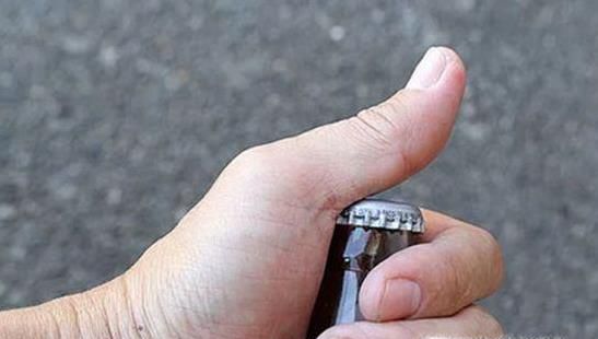 如何开啤酒瓶盖