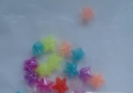 如何叠塑料管星星