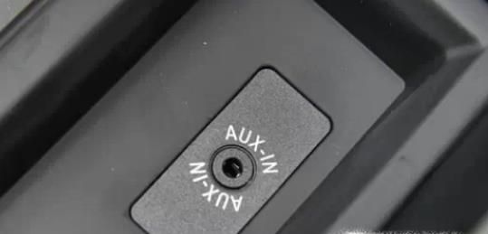 汽车aux接口怎么用