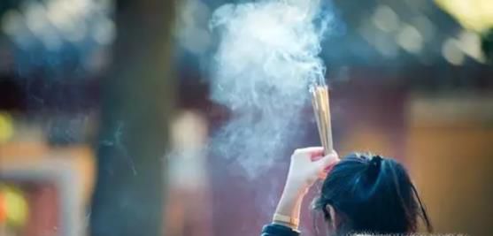 上香拜佛的正确方法