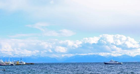 世界上最深的湖